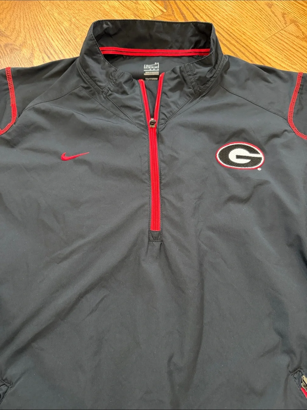 Nike Georgia Bulldogs Quarter Zip Pullover. Size Medium. Like New Condition. UGA